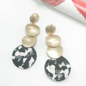 BLACK AND WHITE ACRYLIC EARRINGS (E)